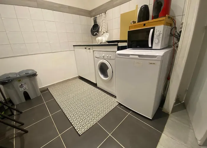 Sci H3 Communes Apartman *